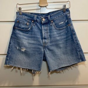 Levi’s 501 Mid Thigh Short